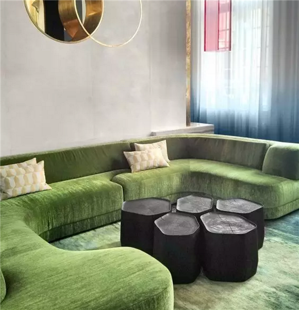 室内绿色椅子